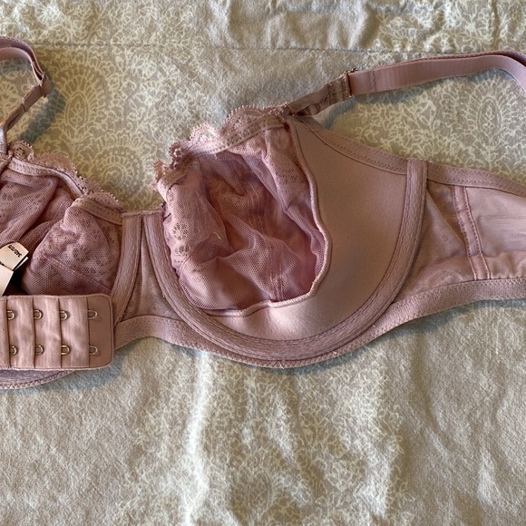 Victoria’s Secret Dream Angels Push-up without Padding Bra. - Picture 3 of 3